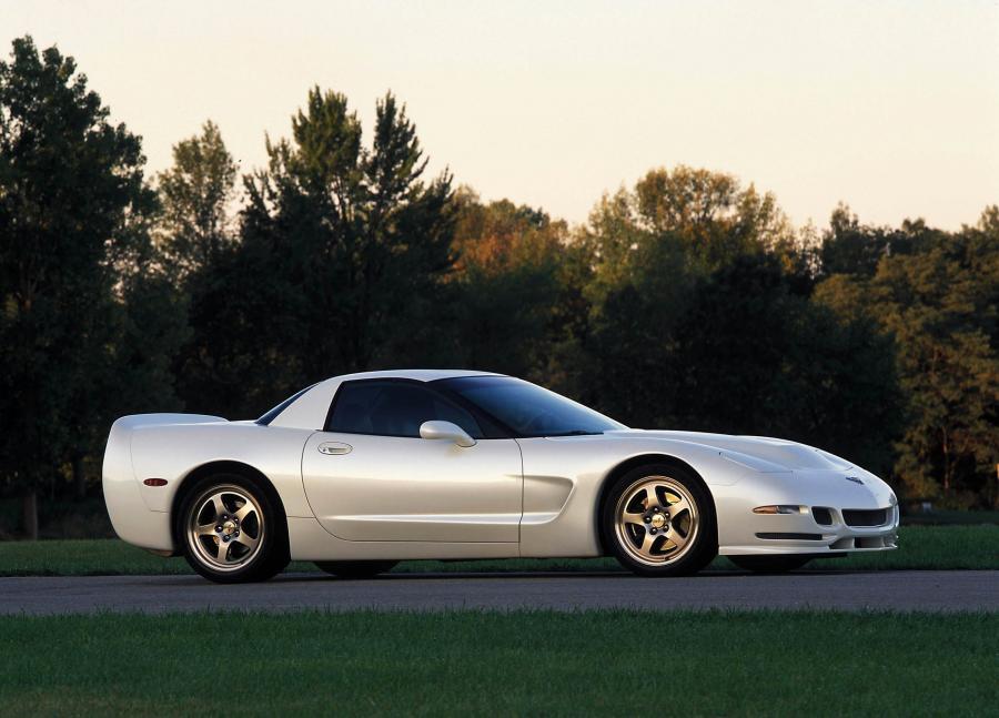  Chevrolet Corvette 1998 года  (фото 37 из 84)